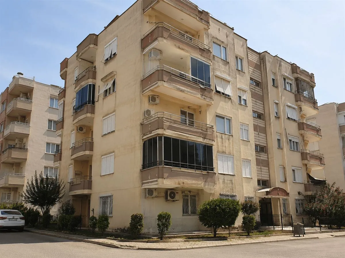 Antalya dış cephe boyama öncesi — Köşe apartmanı — cephe yenileme